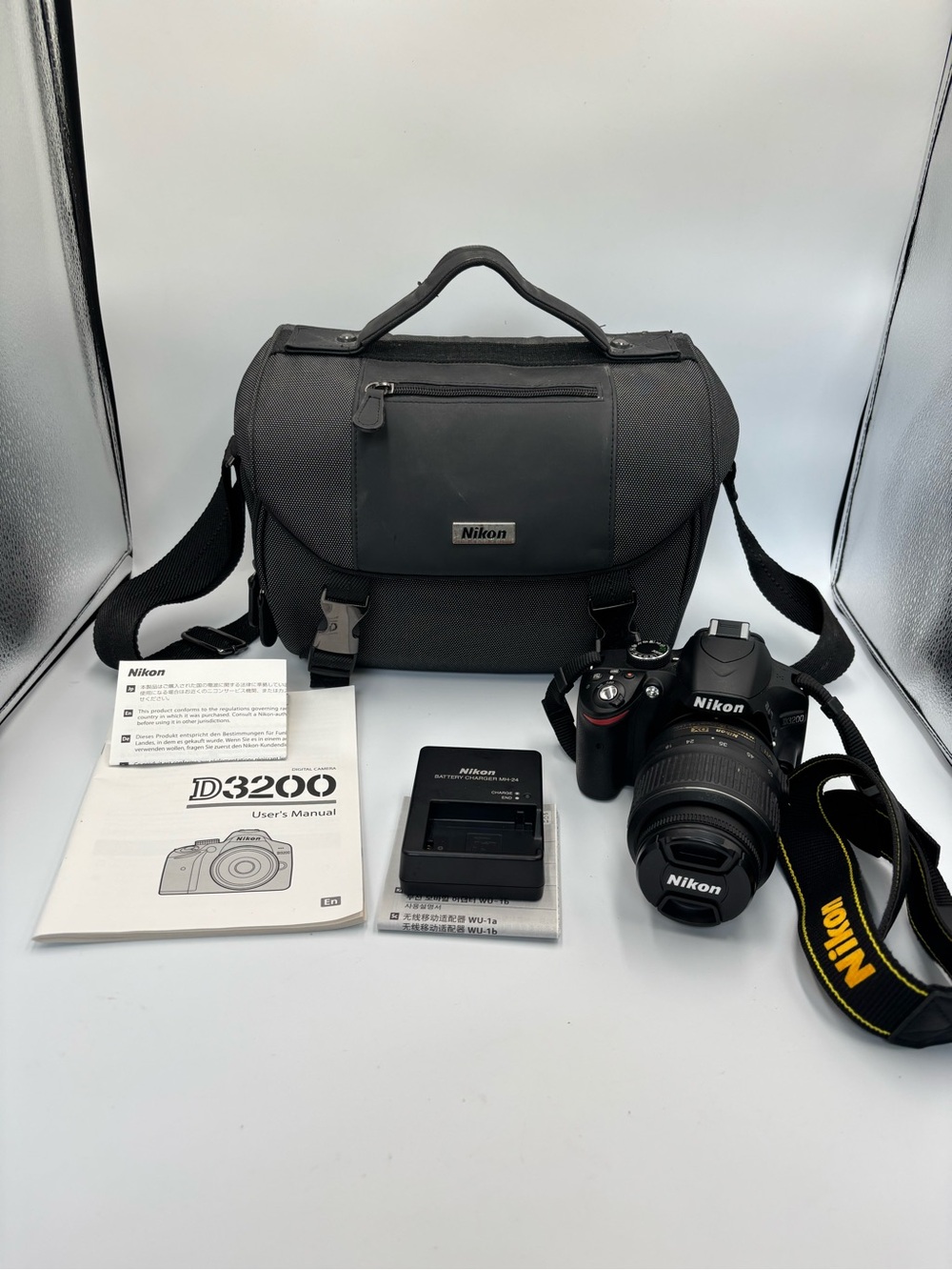 Nikon D3200 24.2MP Digital SLR Camera Kit 18-55mm VR Lens Bag/Charger/Strap
